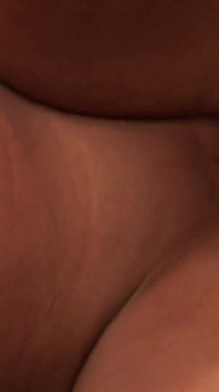 Jasmine被大鸡巴插入她的阴户