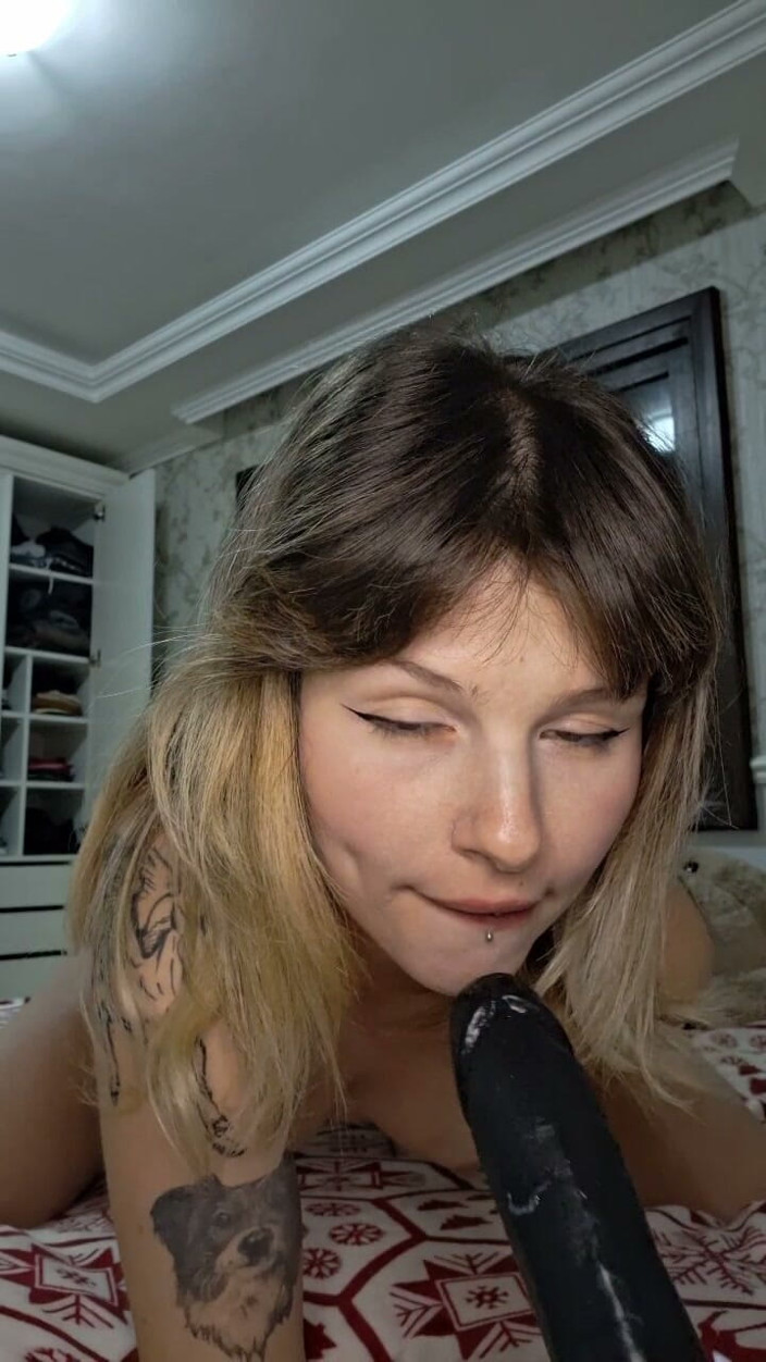 Milla Cute: First Anal Video - Trying My New Toy