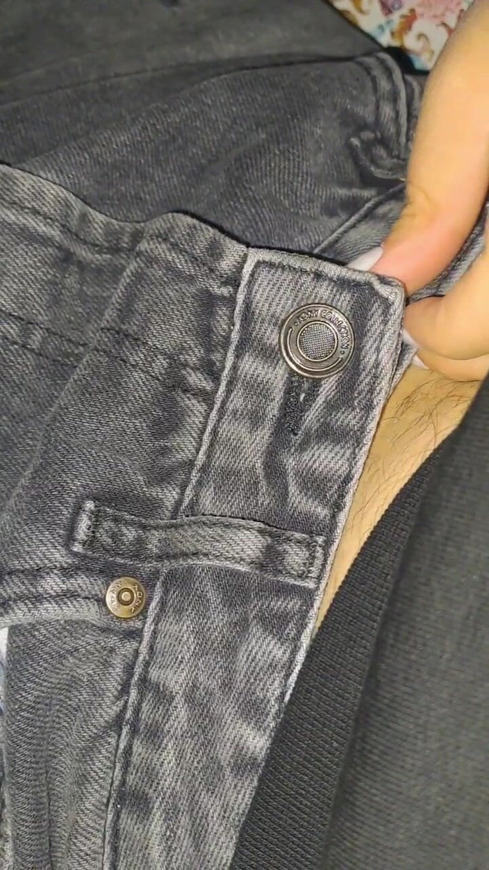 HotPersia: 惊人的口交在车里（危险的地方）