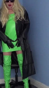 Green และ Black Leather