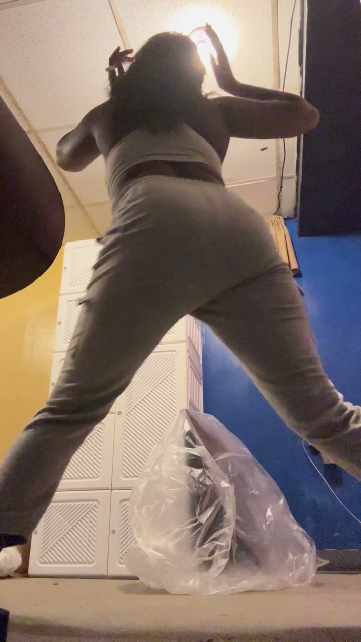 ALLIYAH ALECIA: American Girl Twerking