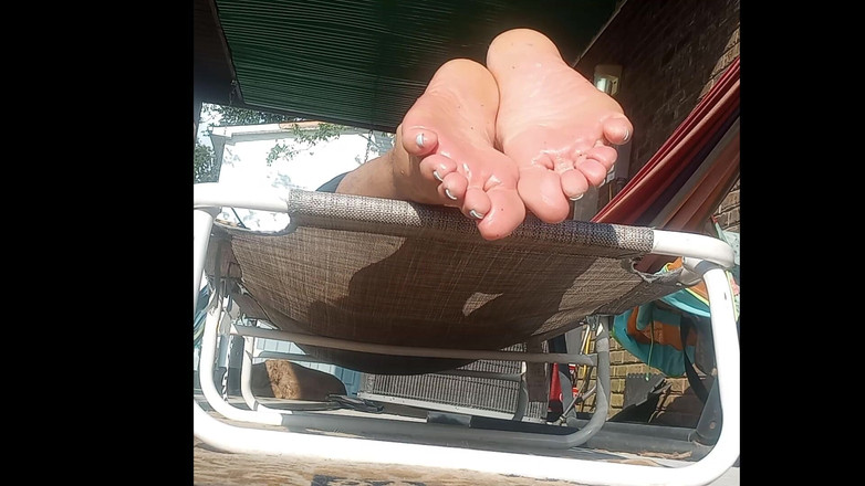 Midsouth Foot Fetish: Мої масляні підошви, щоб дрочити, теж зійти і розповісти мені про це