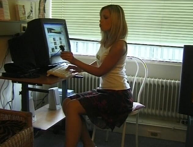 Flash Model Amateurs: Photo shooting with gorgeous blonde chick