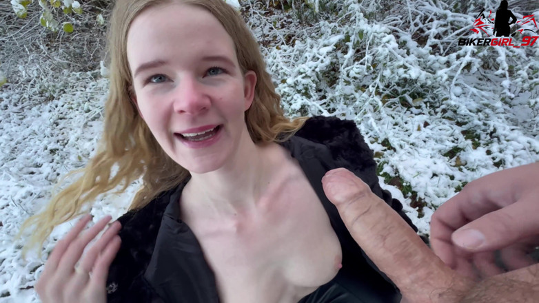 Bikergirl_97: Facial in a Winter Wonderland