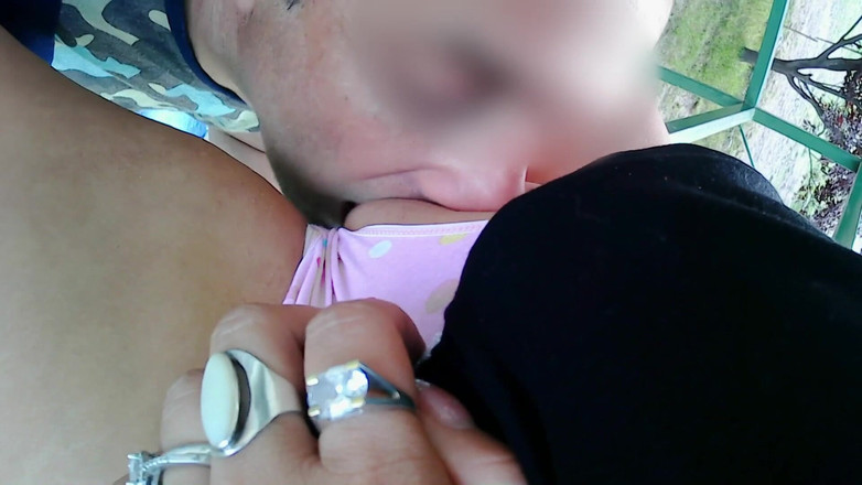 LadyRoma: Melarikan diri dari pesta dengan teman untuk menjilati memek yang...