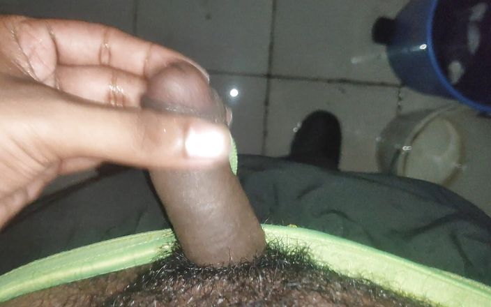 The Horny Ayan: Giovane ragazzo si masturba in bagno
