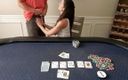 Little buff brunette: Fata poker intră tot și pierde mai mult decât chipsurile ei