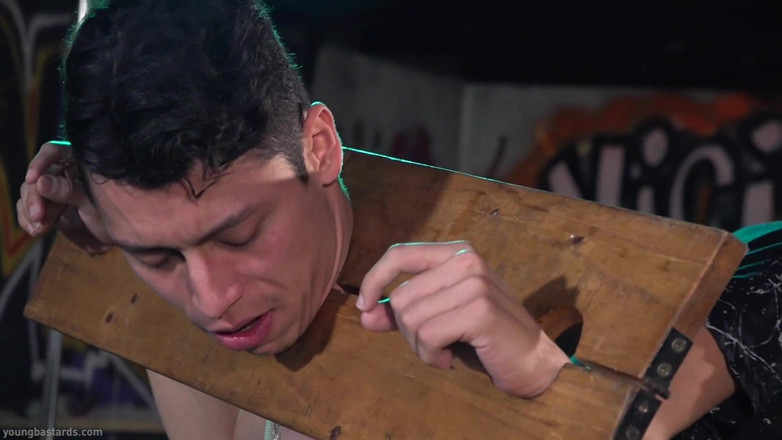 Kinky Twink: Паренька с запасов трахнули грубо