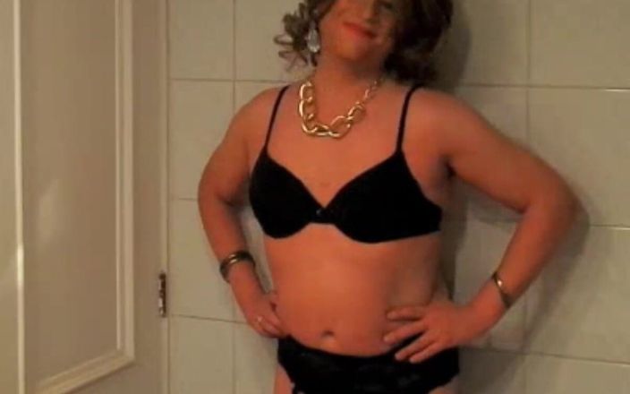HectorChile1969: Crossdresser Fernanda Gomez em Frente do Espelho