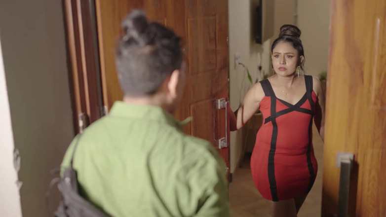 Triflicks: Indische mooie Bhabhi lichaamsmassage met een jongen en seks hard...