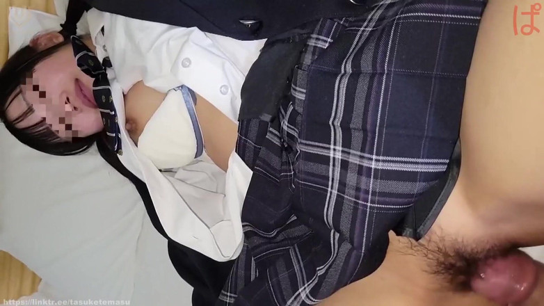 Japonica study book: Raw în uniformă cu o fată geamănă iubitoare de jocuri