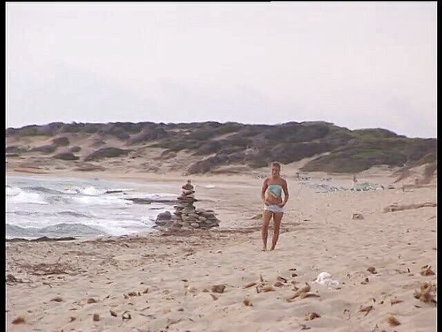 Dirty Teeny: Wunderschönes teen wird am strand geritten