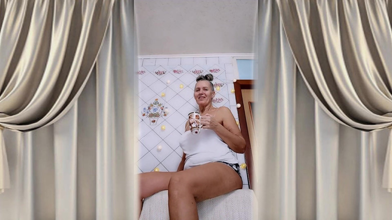 Lukerya: Gorąca gospodyni Domowa Lukerya. Zabawa flirt w kuchni online.