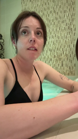 Nadia Foxx: Orgasme pakai jet di spa!