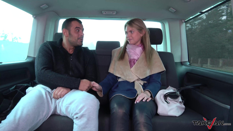 Take Van: Stranger erbjuder en åktur till söt förlorad blondin och knulla henne...