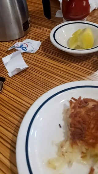BBW nurse Vicki adventures with friends: Madrastra y yo desayunamos