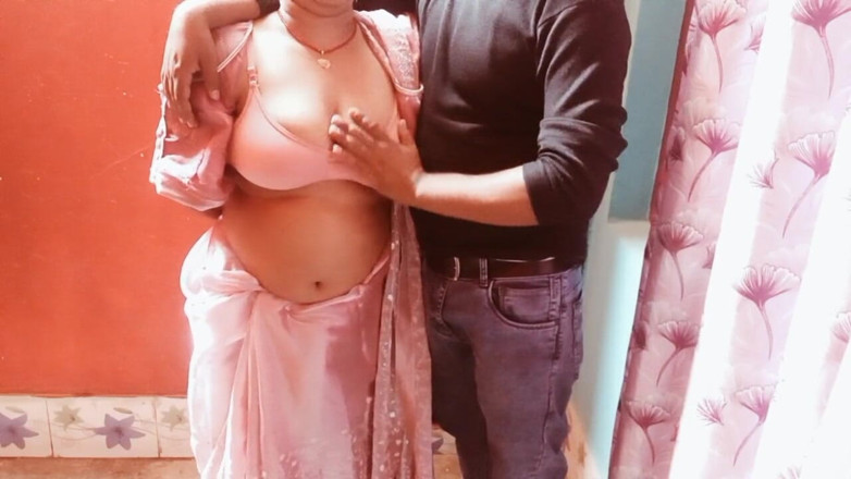 Manjushukla: Bhabhi Ấn Độ rất xinh đẹp đã bú.