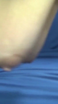 Scuturându-mi sânii mari care atârnă acasă