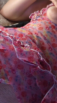 Tată vitreg nu-mi lua virginitatea! Și-a lăsat tatăl vitreg să-i frece penisul și să ejaculeze