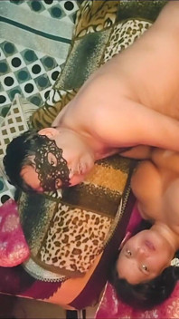 召使いがソファでホットレディとセックスしたパート2