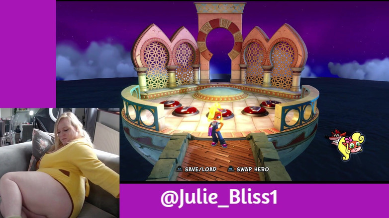 Julie Bliss: Gamer Girl - Crash Bandicoot 3