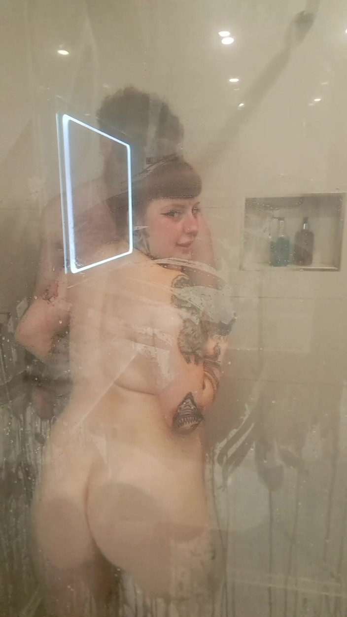 Yourfavecumslut: Chuveiro sexo contra o grande painel de vidro fumegante