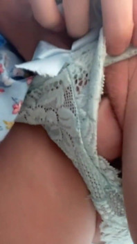 ¿Qué pasa debajo de mi falda en el autobús- gran secreto en mis bragas transparentes