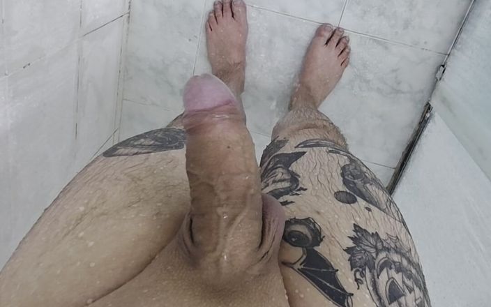 Lkdick8: Tôi giật mình tại phòng tắm tập thể dục