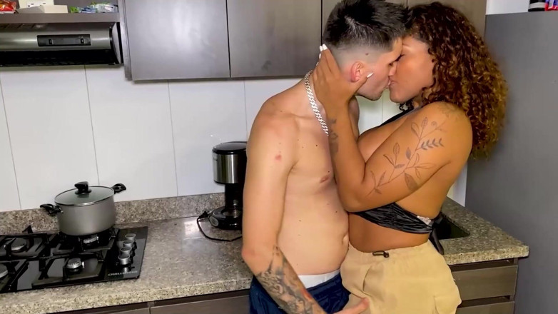 Carla Morelli: Milf colombiana ebano scopa il suo chef mentre suo marito è...