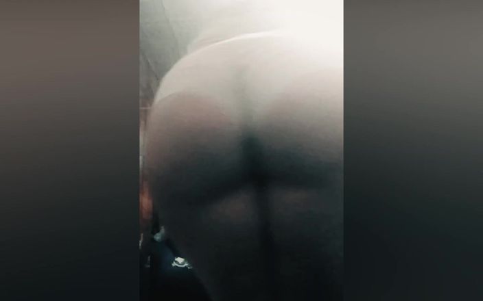 Mr_geenx: Madrastra madura con grandes tetas naturales sola en casa