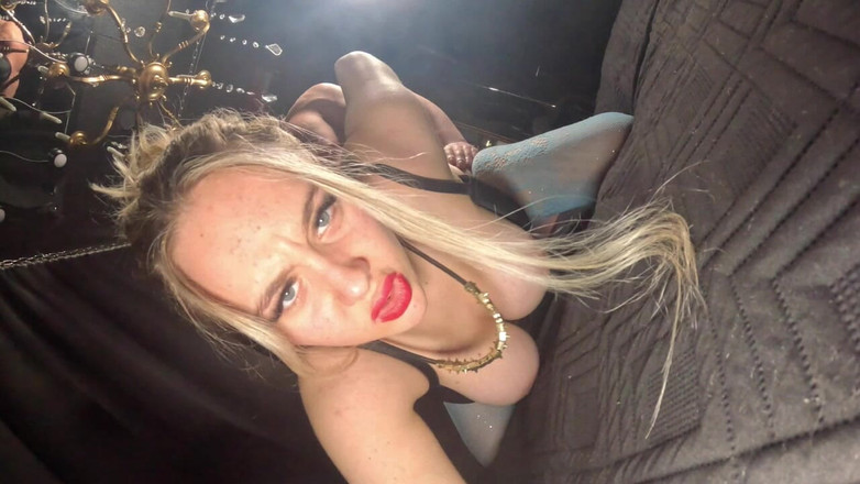 Beverly peach: 快速金发女郎从鸡巴上骑下来！