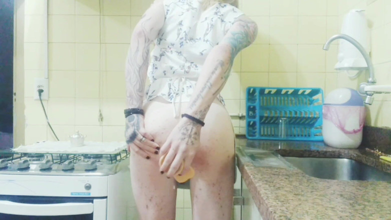 Sissy Aniya: 娘娘腔aniya - 厨房里的女家庭主妇