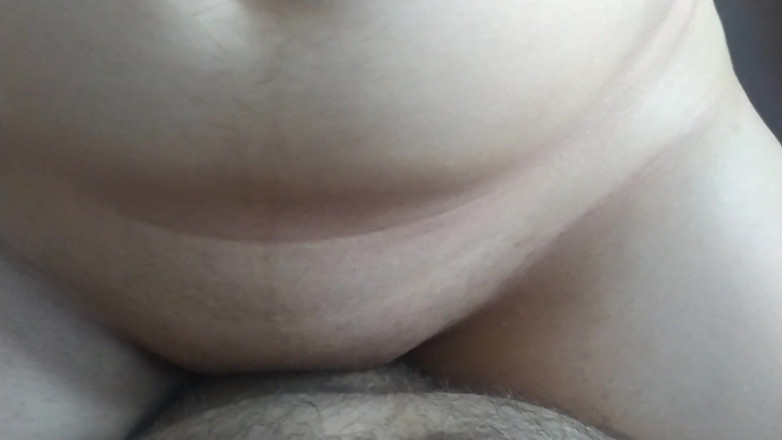 Milky Mari: Prsatá dospívající dívka dostane creampie od starého chlupatého chlapa - Milky...