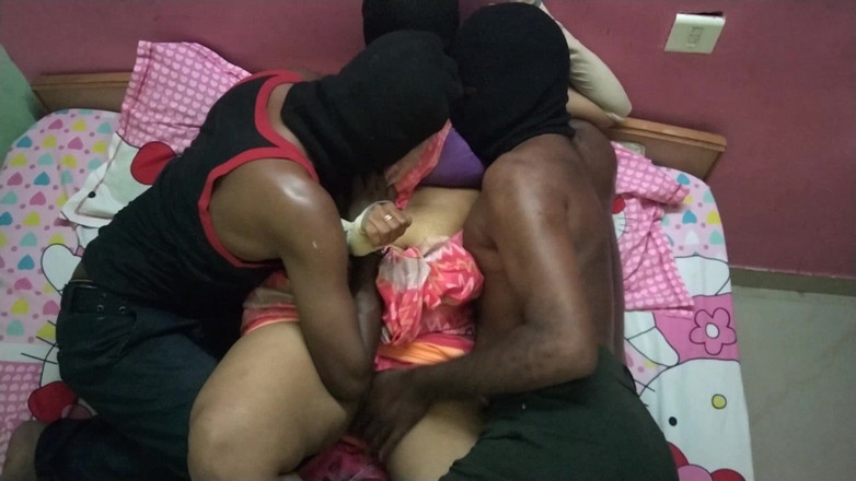 Benita sweety: Cặp đôi cuckold nóng bỏng bú lồn liếm