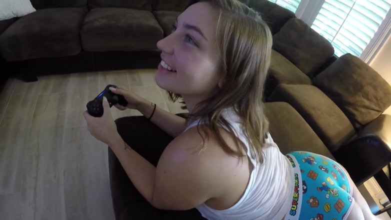 Perv Milfs n Teens: Vivian Taylor's Stepdaddie Welcomes Her Home With His Big Hard...