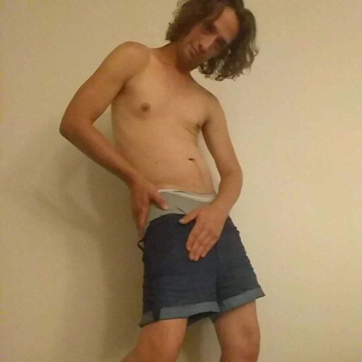 LilTaste: Elle-même nue pose 2