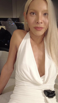 Linda loira transgênero estudante trans com aparelho adorável parte 1 de 4