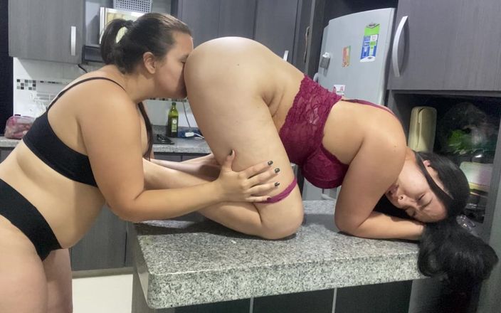 Zoe &amp; Melissa: Cooking Some Delicious Farts