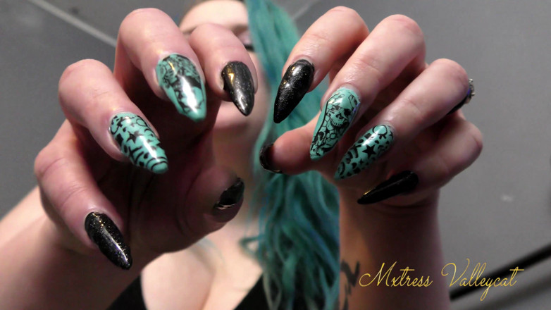 Mxtress Valleycat: Mesmerised by my long nails