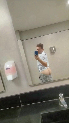 Marcosninfo: Málem mě přistihl bezpečnostní stráž, jak se předváděm na veřejných...