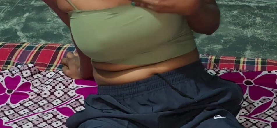 SafeRosebush8: Kız arkadaşımla uzun süre sikişiyorum ve onu penisimi emmesi için çok...