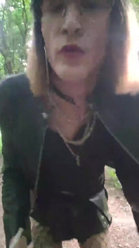Fantasme De Pute. Cam4 En Foret De Brunoy Cumslut En Recherche D'offrandes De Sperme En Public Vanessabitchx