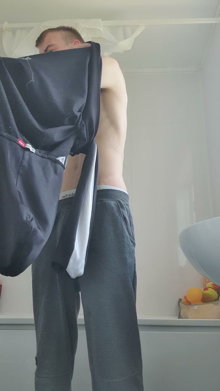 Adamross: Ragazzo magro si fa un primo piano duro fuori dal...