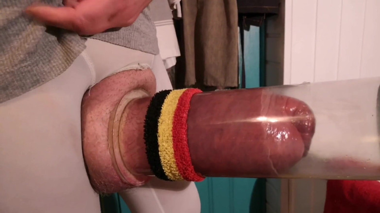 Monster_Meat_: Adicta a las bombas y comparando