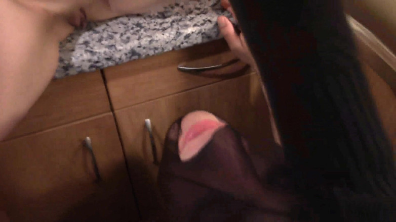 Femdom Austria: Lecca la sua figa ininterrottamente