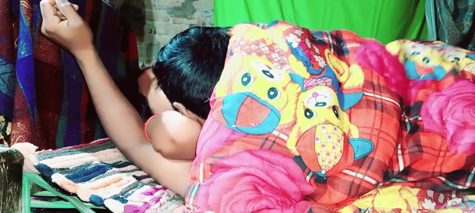 Renudbf: 배다른 여동생과 남매의 공동 침대와 하드코어 섹스