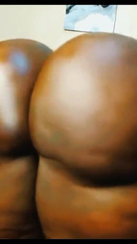 Ebony SSBBW Zezadu prdí a roztahuje