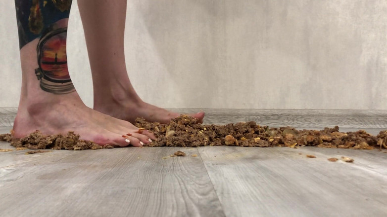 Footmodel Valery: Tetovaná dívka drtí Royl Burgers