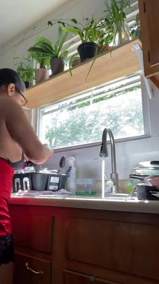 Porno angels: Suri rumah berkongkek bogel yang dibintangi Anna Maria Latina