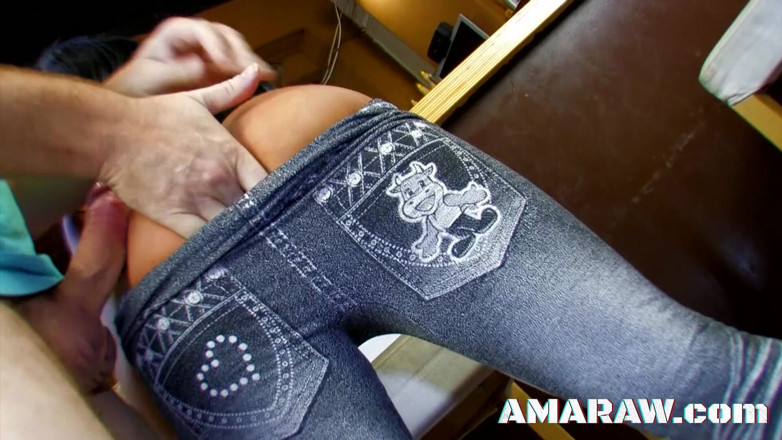 Amaraw: 문신을 한 갈색 머리 걸레 Yesenia Rock 하드코어 섹스